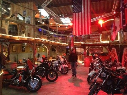 The Dusty Rose le saloon made in Corsica